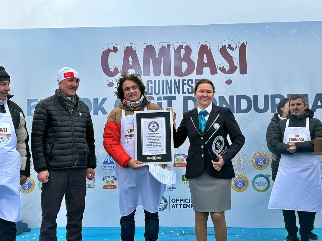 Dünyanın en fazla çeşidi olan dondurması hayrete düşürdü! Guinness Rekorlar Kitabı'na adını yazdırdı 14